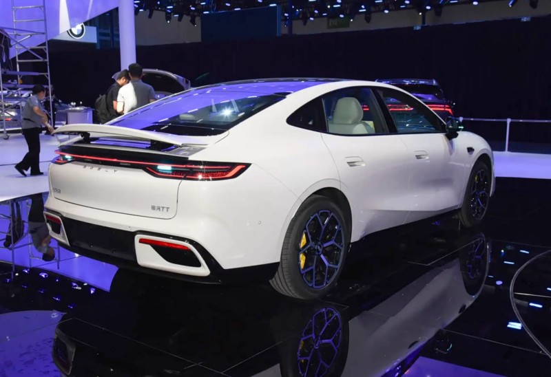 Sedan điện hiệu suất cao Geely Galaxy TT chính thức ra mắt với Phía sau của Geely Galaxy TT