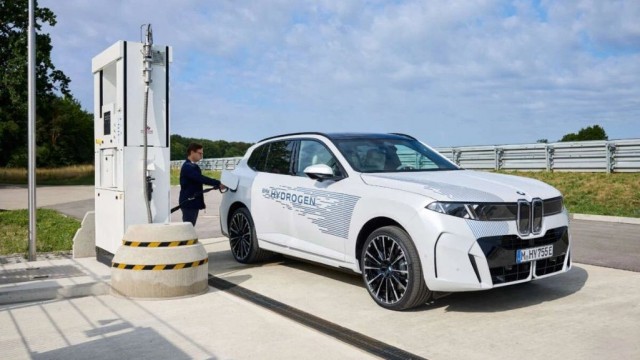 BMW iX5 Hydrogen chốt lịch sản xuất năm 2028, nạp nhiên liệu trong 5 Phút