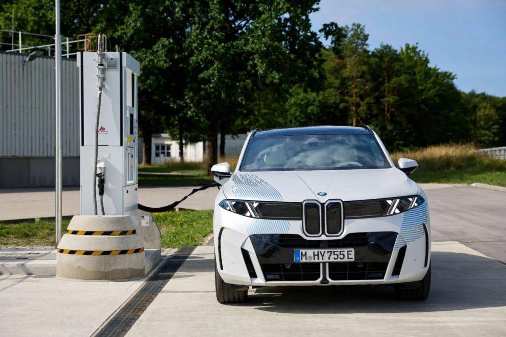 BMW iX5 Hydrogen chốt lịch sản xuất năm 2028, nạp nhiên liệu trong 5 Phút BMW iX5 Hydrogen chốt lịch sản xuất năm 2028, nạp nhiên liệu trong 5 Phút