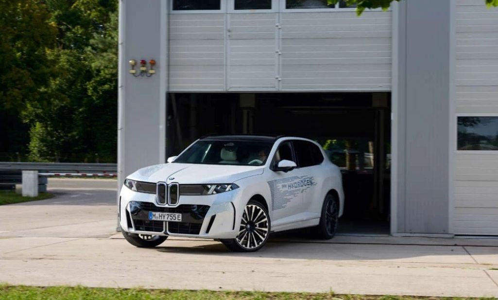 BMW iX5 Hydrogen chốt lịch sản xuất năm 2028, nạp nhiên liệu trong 5 Phút BMW iX5 Hydrogen chốt lịch sản xuất năm 2028, nạp nhiên liệu trong 5 Phút