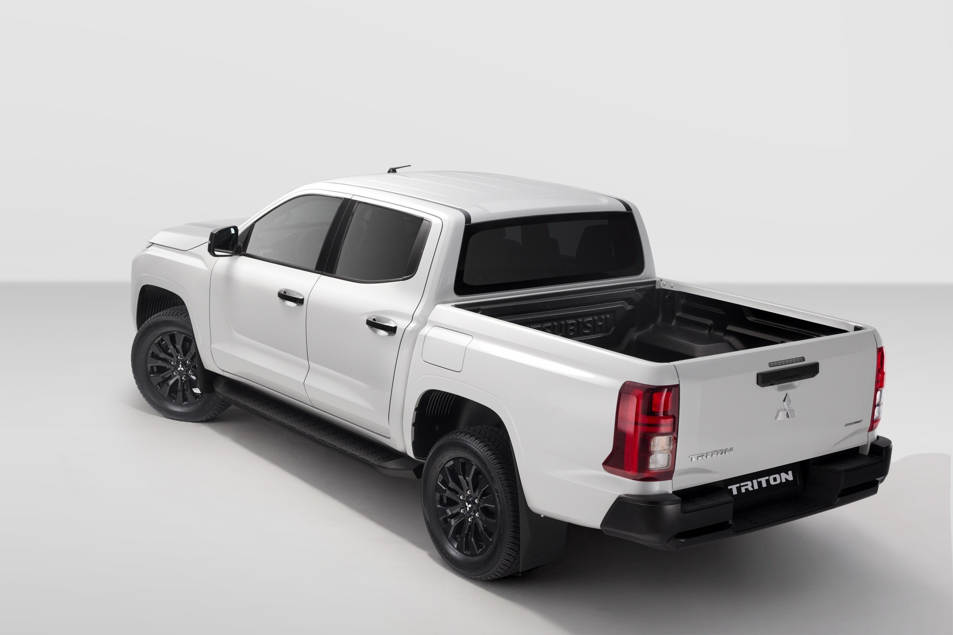 Mitsubishi Triton Premium giá 782 triệu đồng, thêm hệ dẫn động Super Select 4WD II Mitsubishi Triton Premium giá 782 triệu đồng, thêm hệ dẫn động Super Select 4WD II
