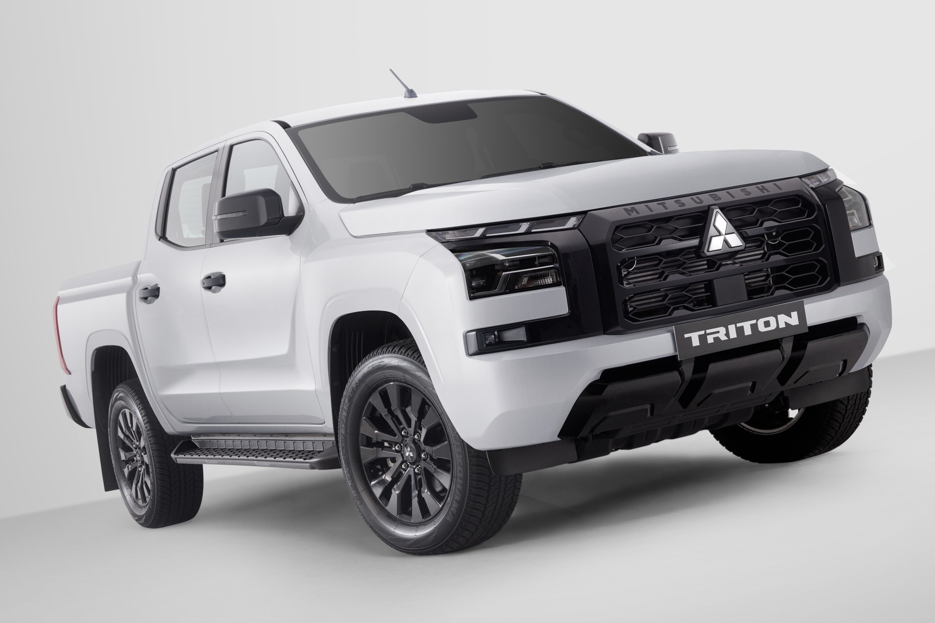 Mitsubishi Triton Premium giá 782 triệu đồng, thêm hệ dẫn động Super Select 4WD II Mitsubishi Triton Premium giá 782 triệu đồng, thêm hệ dẫn động Super Select 4WD II