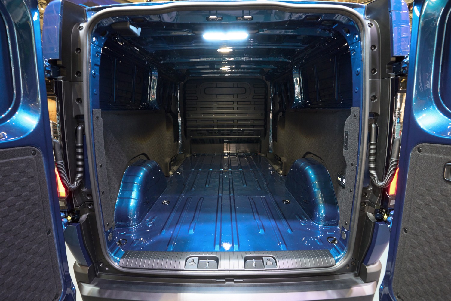 Khoang chứa hàng của Kia PV7 Cargo