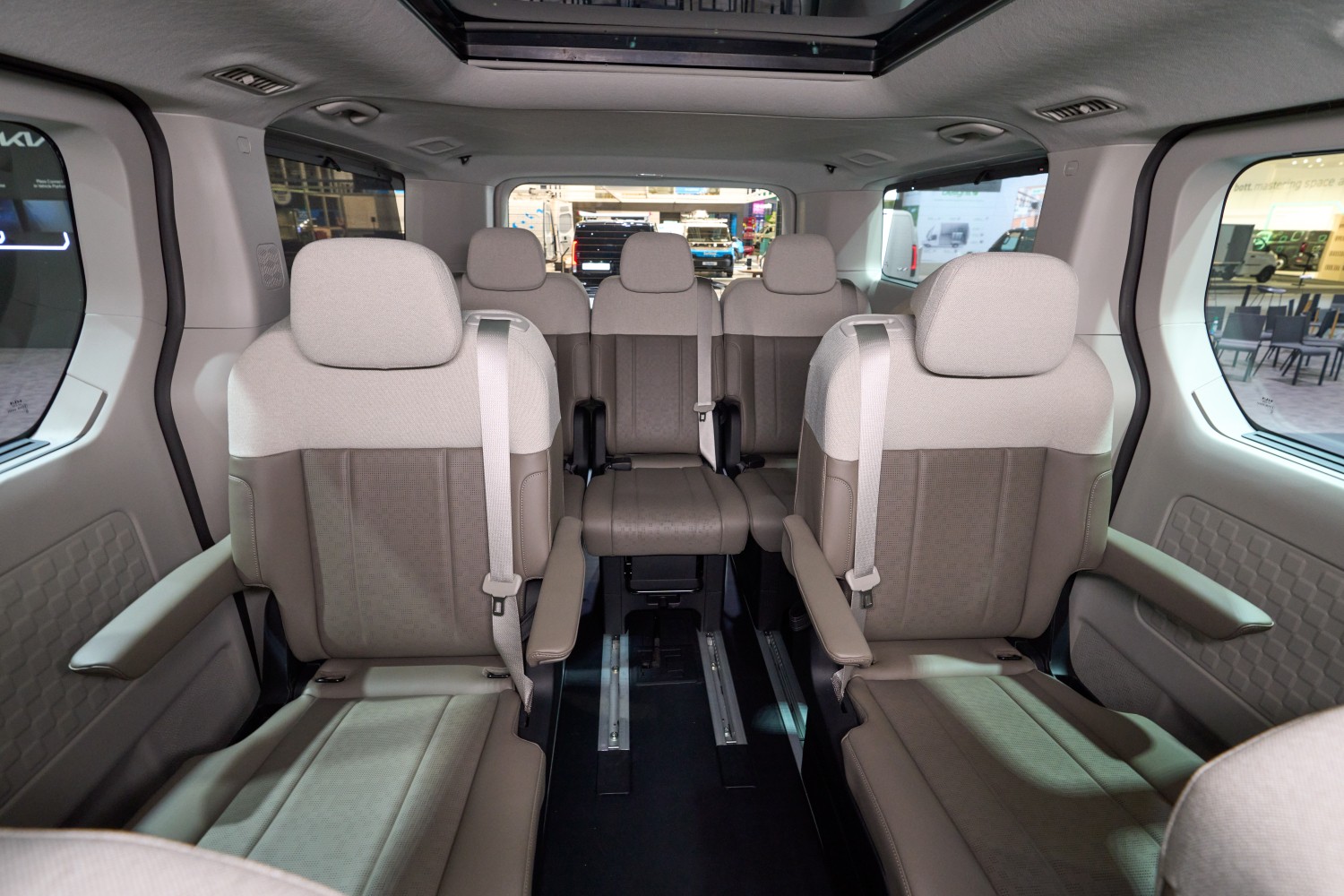 Khoang hành khách của Kia PV7 Passenger