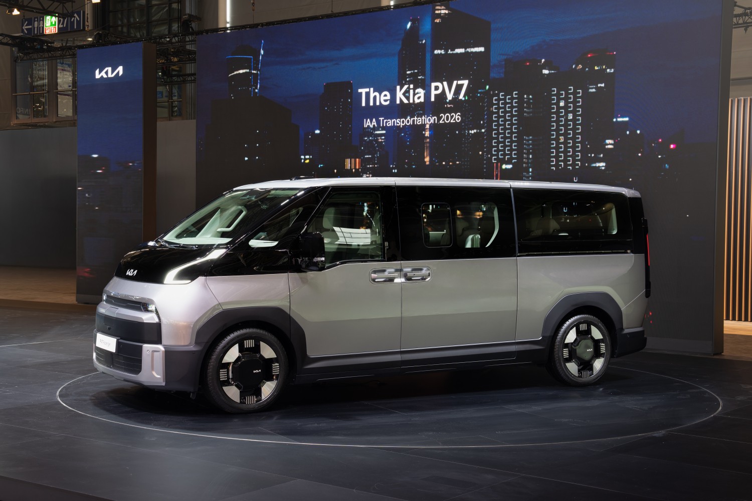 Xe van điện Kia PV7 chính thức lộ diện, có đủ cấu hình chở hàng hoặc chở khách