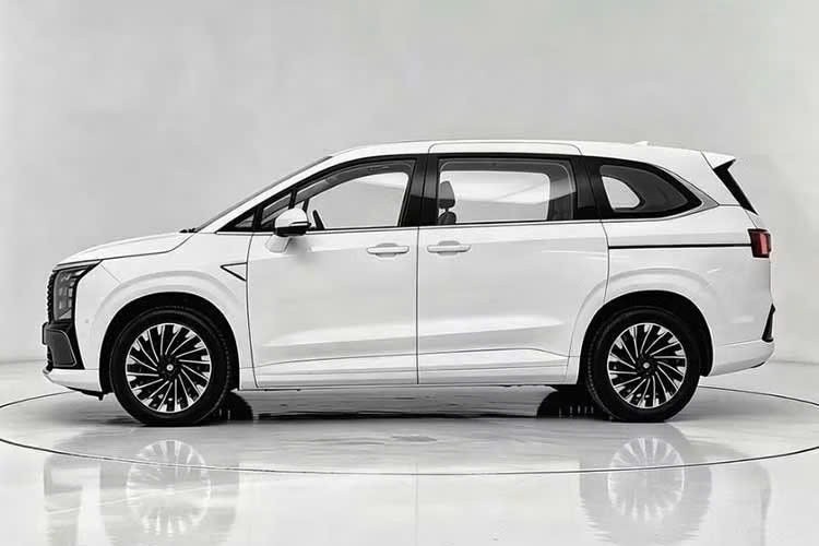 Hyundai Custin 2027 lộ diện Hyundai Custin 2027 lộ diện