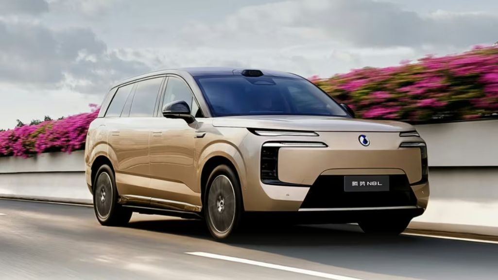 SUV điện 6 chỗ của Denza đi 960 km, giá từ quy đổi từ 1,16 tỷ đồng