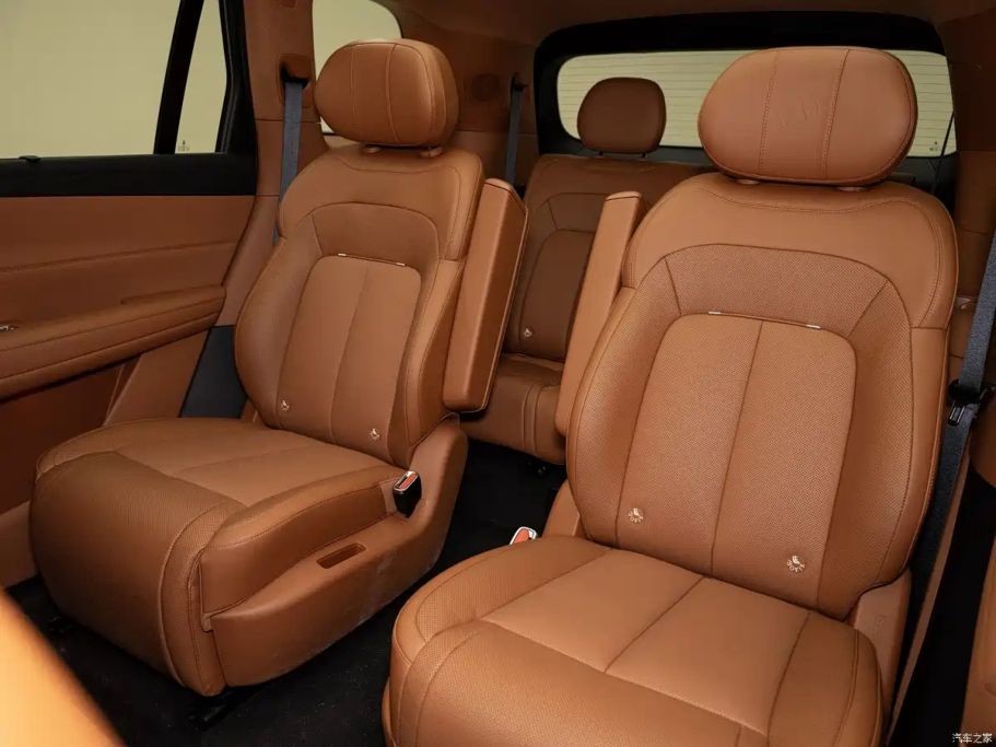 SUV điện 6 chỗ của Denza đi 960 km, giá từ quy đổi từ 1,16 tỷ đồng