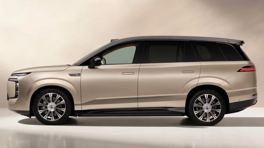 SUV điện 6 chỗ của Denza đi 960 km, giá từ quy đổi từ 1,16 tỷ đồng