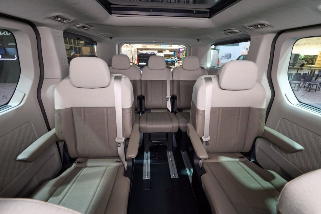 Cận cảnh Kia PV7: Xe van điện dài 5,3 mét, sạc 25 phút đi hơn 460 km