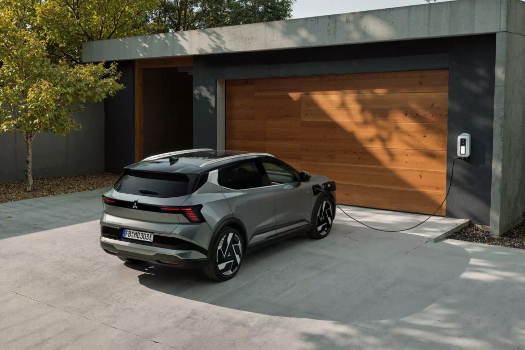 Mitsubishi Eclipse Cross EV bất ngờ giảm gần 380 triệu đồng sau một năm mở bán
