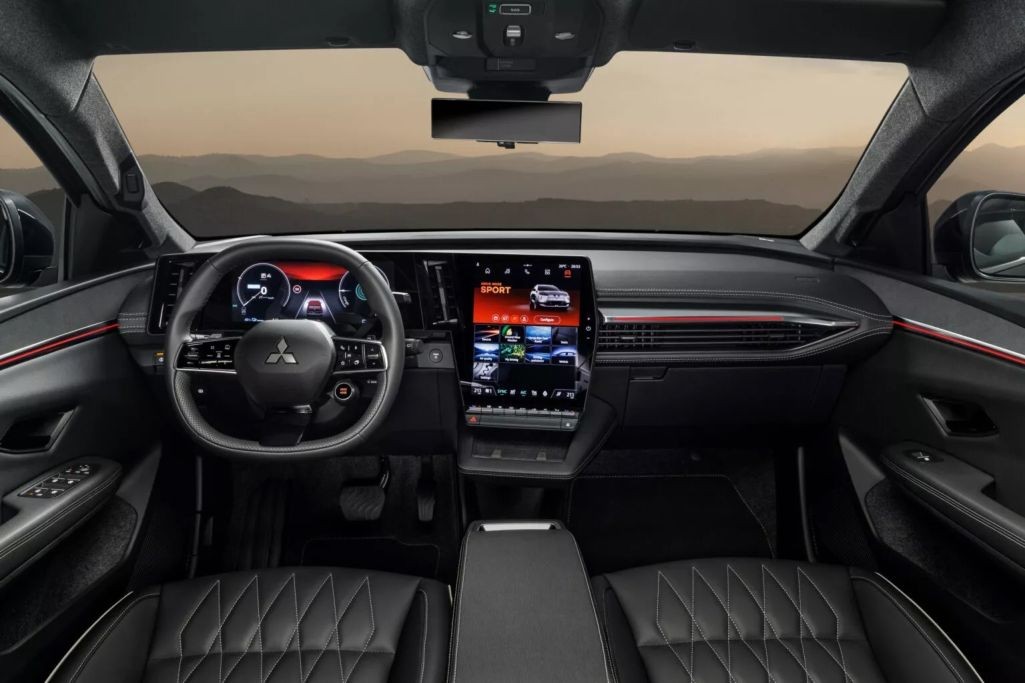 Mitsubishi Eclipse Cross EV bất ngờ giảm gần 380 triệu đồng sau một năm mở bán