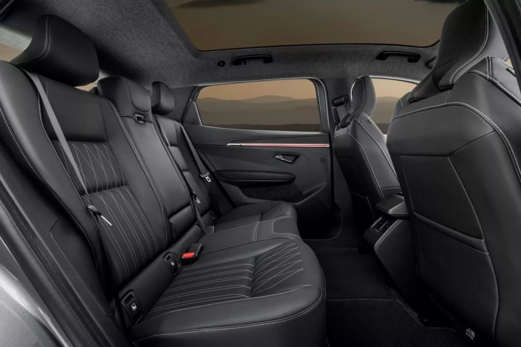 Mitsubishi Eclipse Cross EV bất ngờ giảm gần 380 triệu đồng sau một năm mở bán