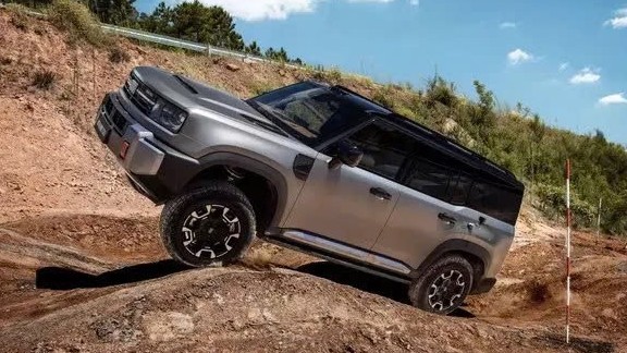 SUV địa hình đầu tiên của Geely nhận 43.900 đơn đặt trước chỉ sau một giờ