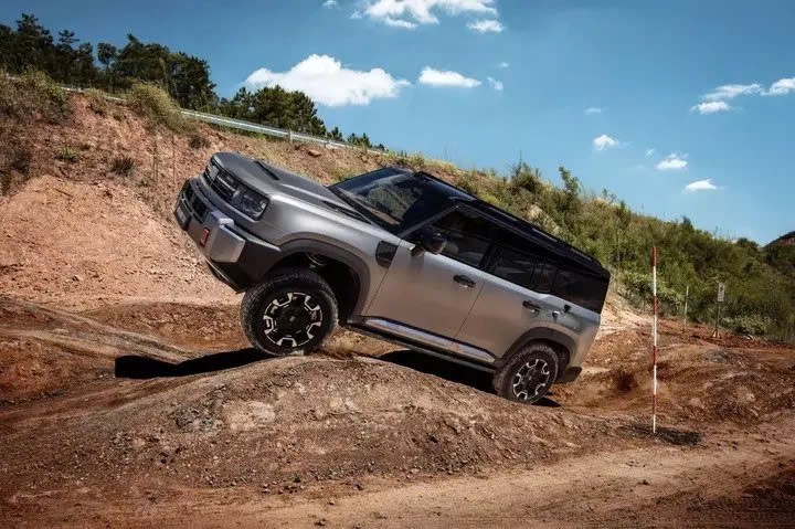 SUV địa hình đầu tiên của Geely nhận 43.900 đơn đặt trước chỉ sau một giờ SUV địa hình đầu tiên của Geely nhận 43.900 đơn đặt trước chỉ sau một giờ
