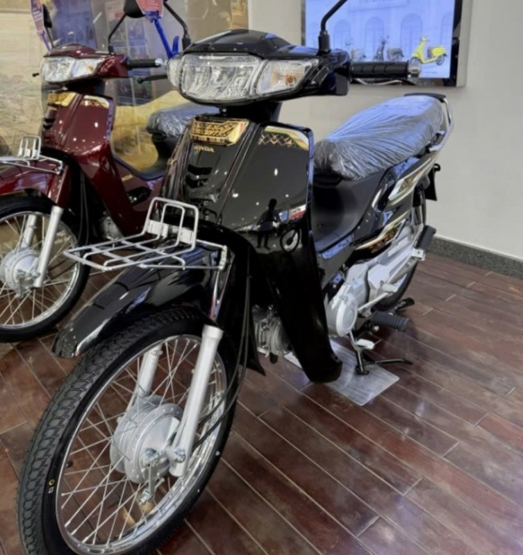 Ảnh thực tế Honda Dream 2027 vừa ra mắt, giá quy đổi 74 triệu đồng