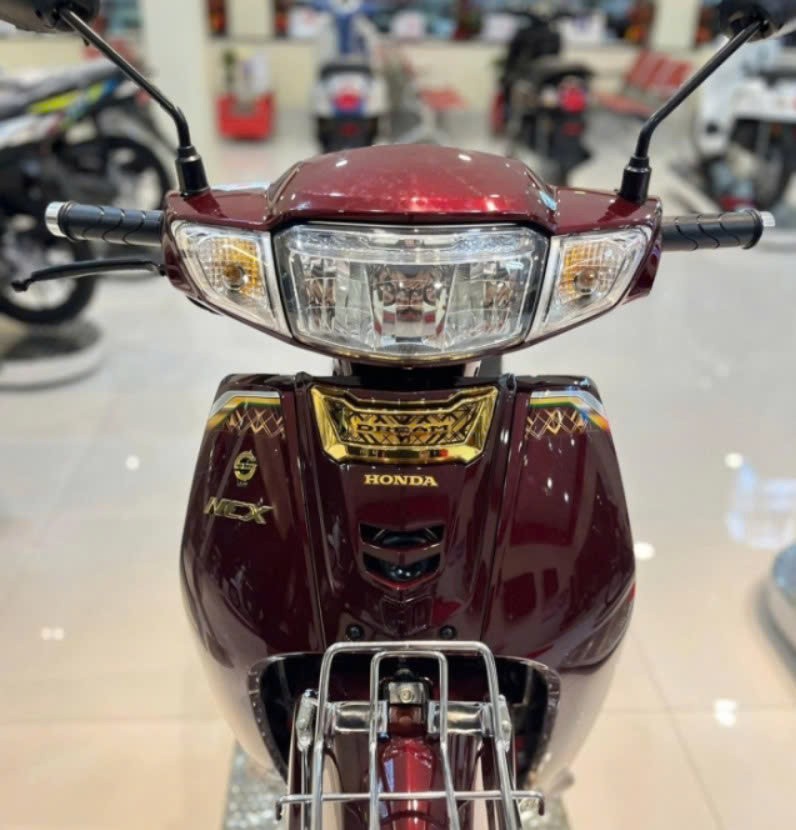 Ảnh thực tế Honda Dream 2027 vừa ra mắt, giá quy đổi 74 triệu đồng