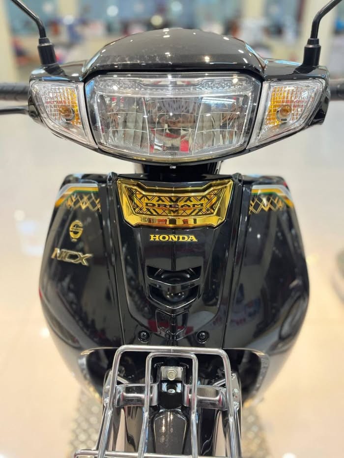Ảnh thực tế Honda Dream 2027 vừa ra mắt, giá quy đổi 74 triệu đồng
