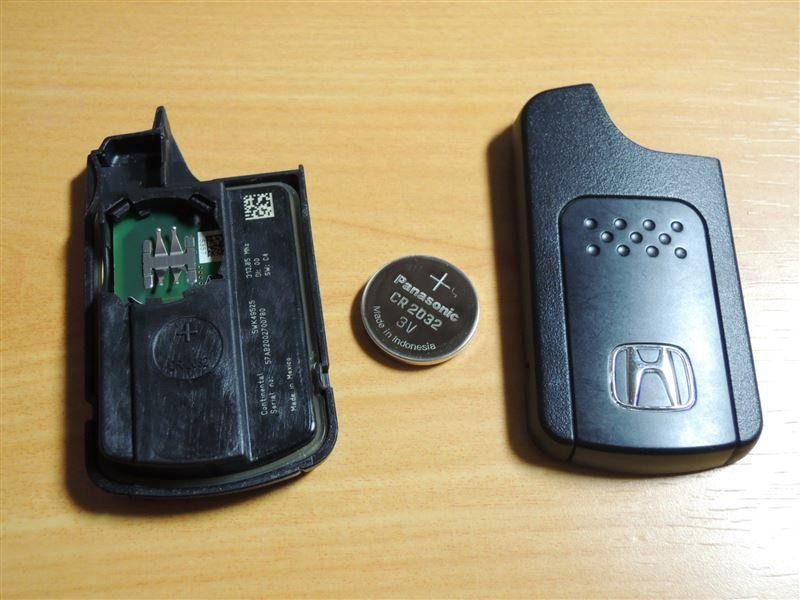 Chủ xe phải làm gì nếu chìa khóa thông minh hết pin? Chủ xe phải làm gì nếu chìa khóa thông minh hết pin?
