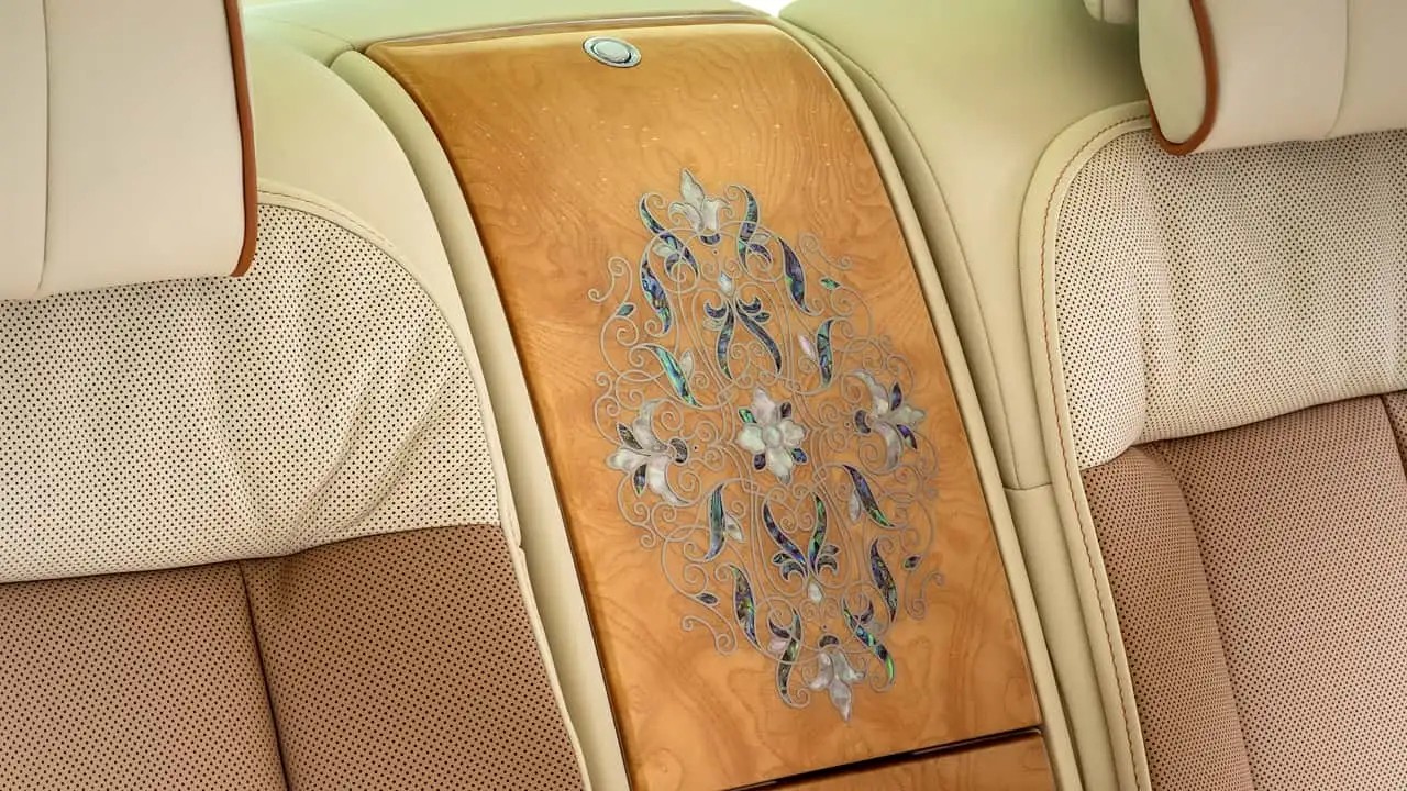 Lộ diện Rolls-Royce Phantom Hummingbird dùng vỏ bào ngư để tạo nội thất độc bản Lộ diện Rolls-Royce Phantom Hummingbird dùng vỏ bào ngư để tạo nội thất độc bản