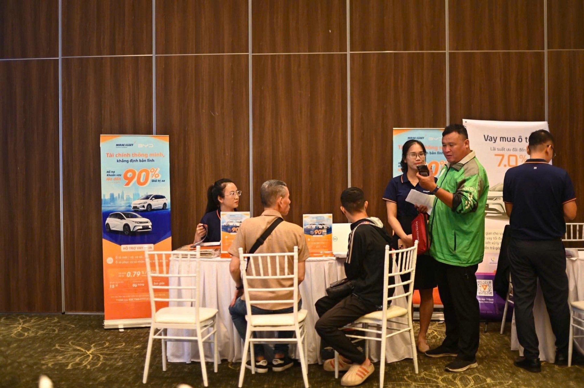 BYD Fest 102 mùa 2 tại Hà Nội: Nơi các bác tài tự tìm được lời giải cho bài toán xe điện BYD Fest 102 mùa 2 tại Hà Nội: Nơi các bác tài tự tìm được lời giải cho bài toán xe điện