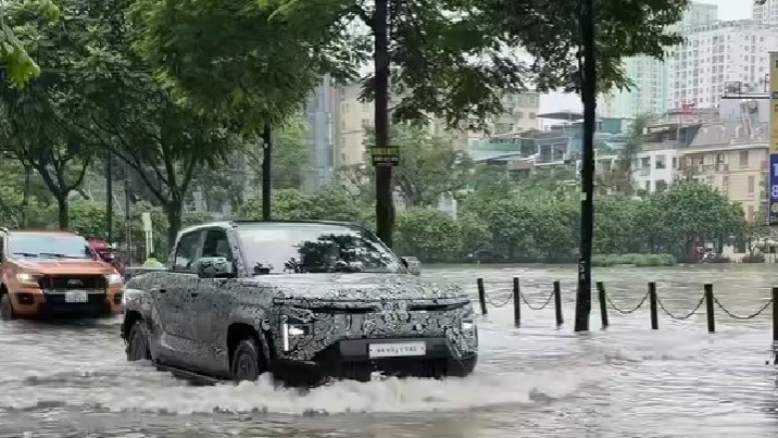 VF Wild lội nước gây chú ý, VinFast ngầm xác nhận bán tải mới có hệ động lực REEV