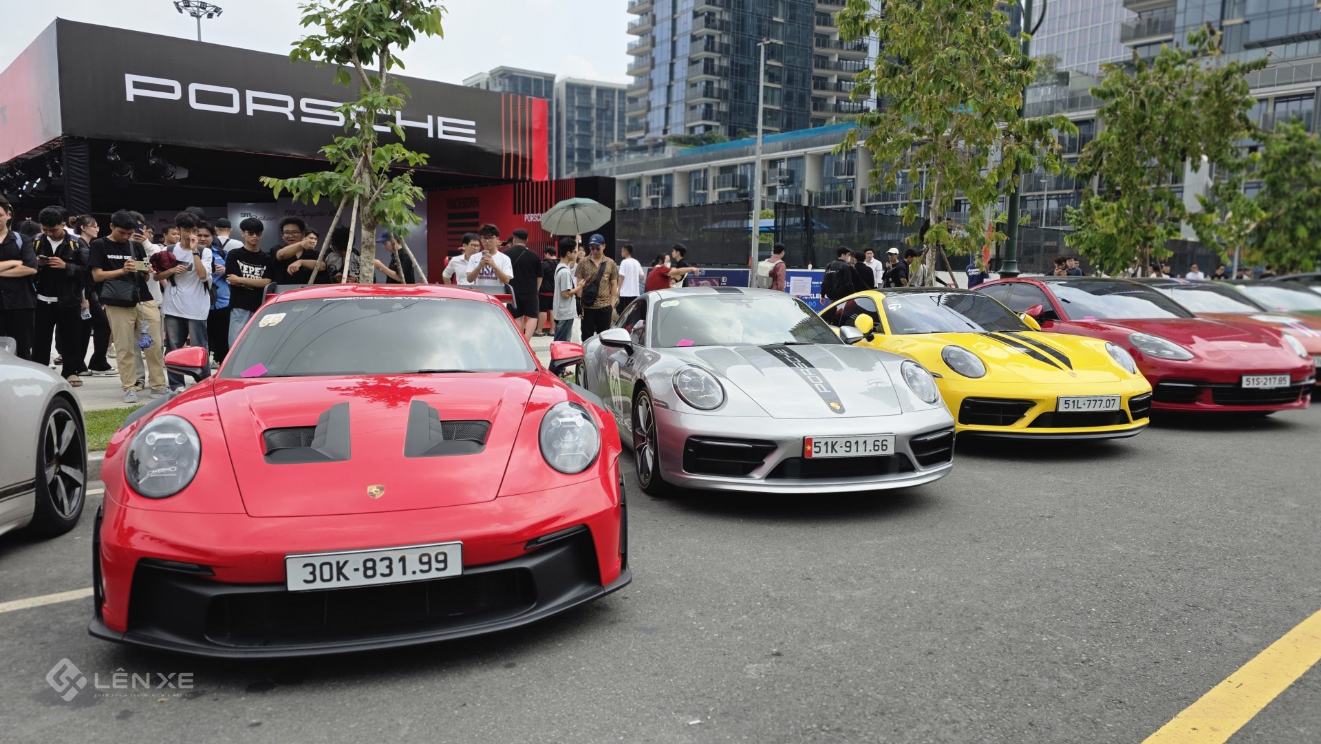 Hàng trăm xe Porsche hội tụ tại TP.HCM, loạt phiên bản giới hạn cùng xuất hiện Hàng trăm xe Porsche hội tụ tại TP.HCM, loạt phiên bản giới hạn cùng xuất hiện