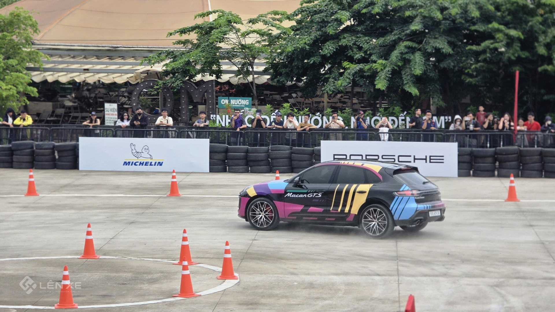 Hàng trăm xe Porsche hội tụ tại TP.HCM, loạt phiên bản giới hạn cùng xuất hiện Hàng trăm xe Porsche hội tụ tại TP.HCM, loạt phiên bản giới hạn cùng xuất hiện
