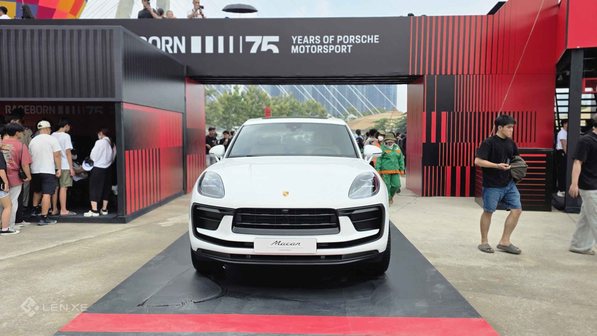 Hàng trăm xe Porsche hội tụ tại TP.HCM, loạt phiên bản giới hạn cùng xuất hiện Hàng trăm xe Porsche hội tụ tại TP.HCM, loạt phiên bản giới hạn cùng xuất hiện