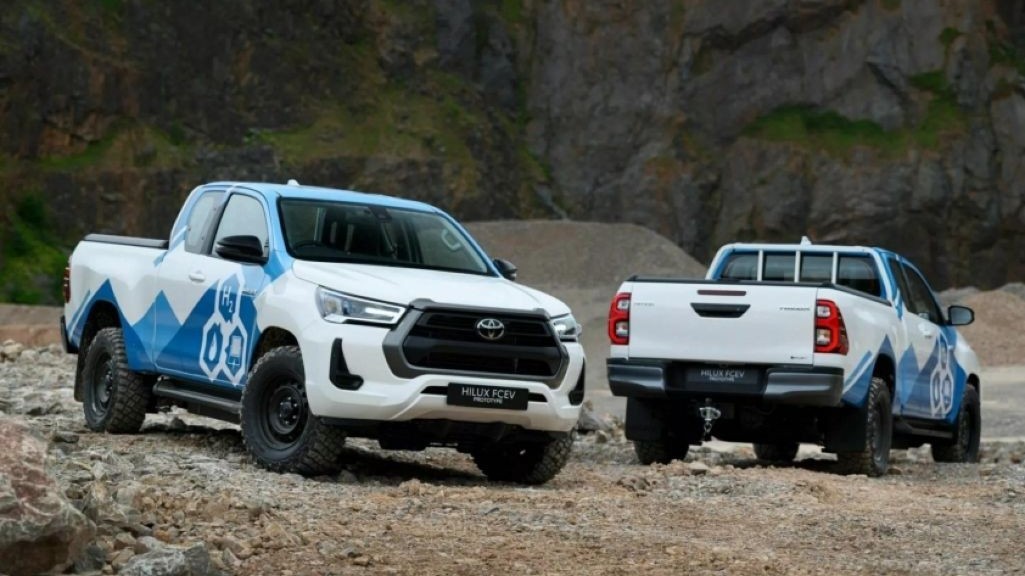 Toyota Hilux chạy hydro sẽ thương mại hóa từ năm 2028, nạp nhiên liệu khoảng 5 phút