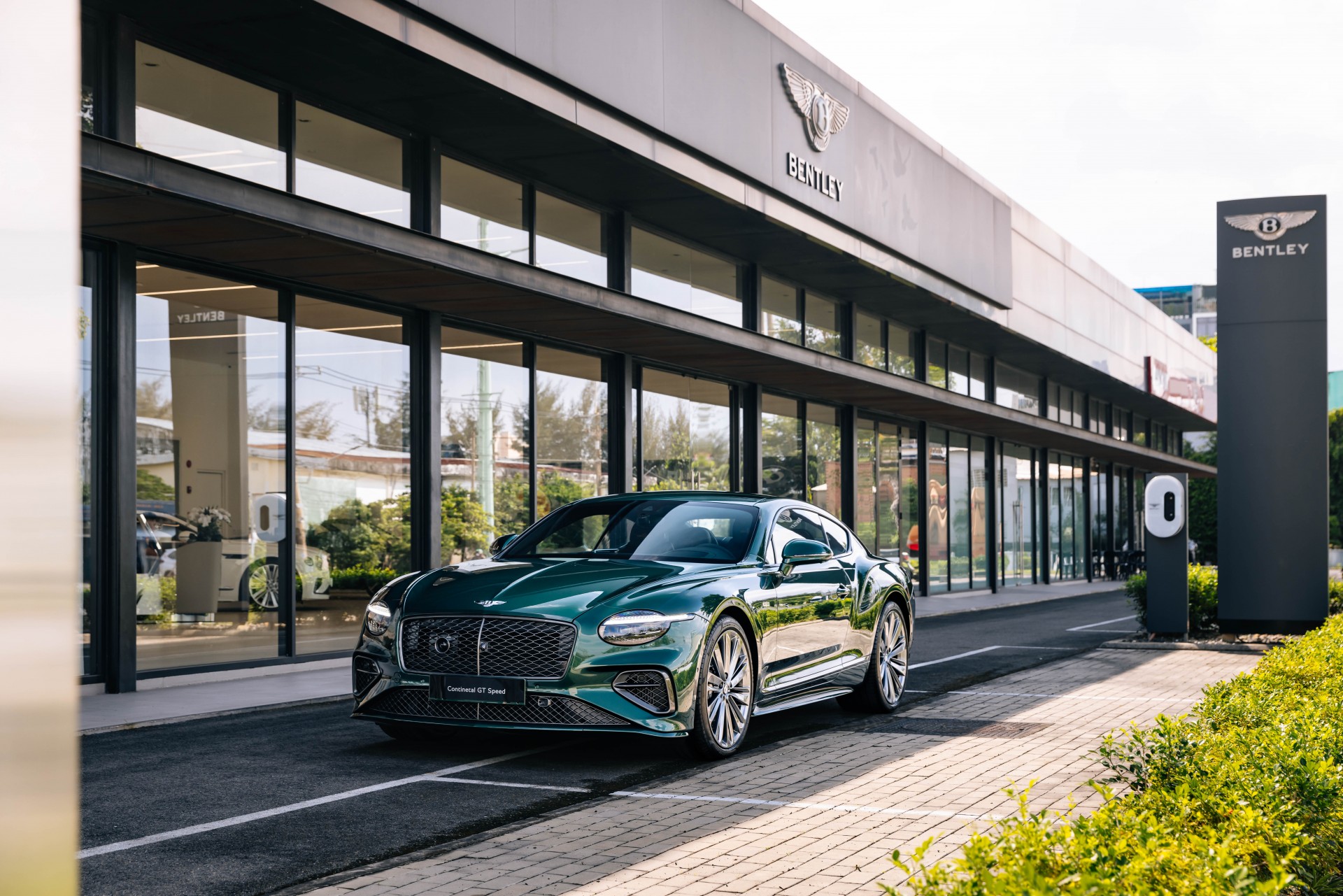 Bentley về chung hệ sinh thái với Jaguar và Land Rover tại Việt Nam Bentley về chung hệ sinh thái với Jaguar và Land Rover tại Việt Nam