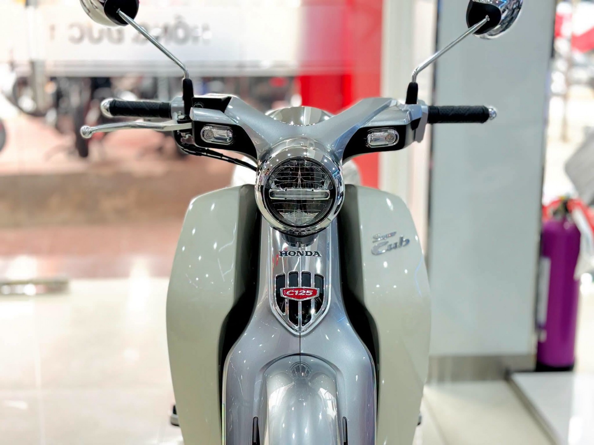 Hình ảnh thực tế của Honda Super Cub C125 tại đại lý