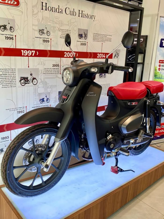 Hình ảnh thực tế của Honda Super Cub C125 tại đại lý
