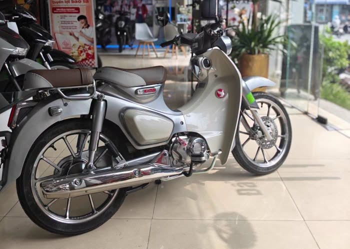Hình ảnh thực tế của Honda Super Cub C125 tại đại lý