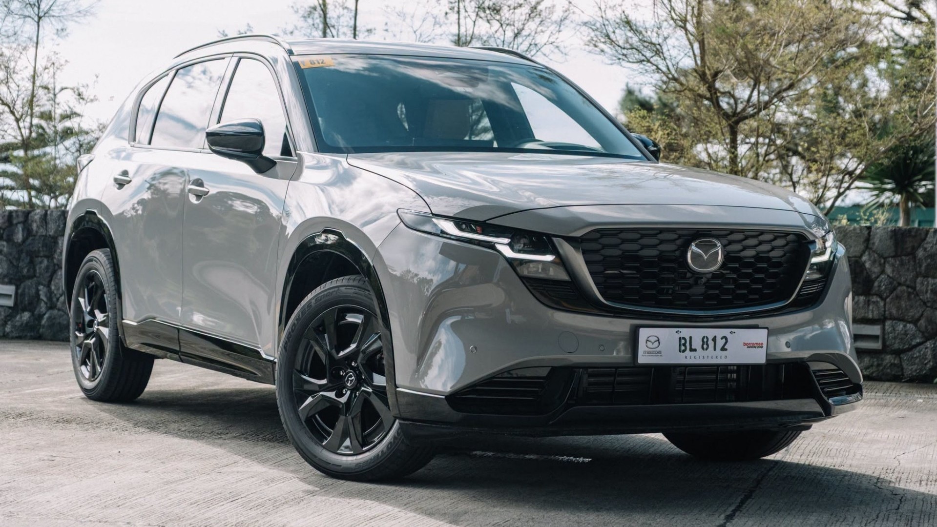 Ảnh thực tế Mazda CX-5 hybrid 2027 màu xám, dự kiến bán tại Việt Nam cuối 2026
