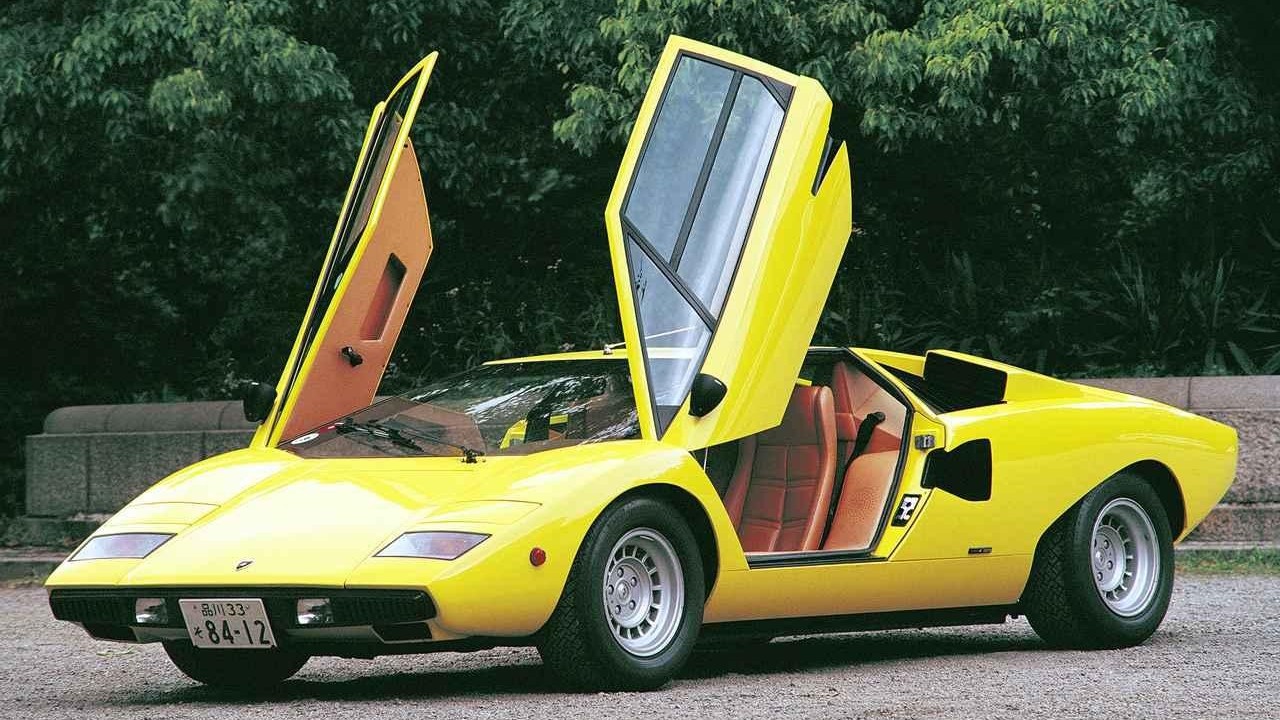 Câu chuyện phía sau thiết kế cửa mở lên trên đặc trưng của Lamborghini