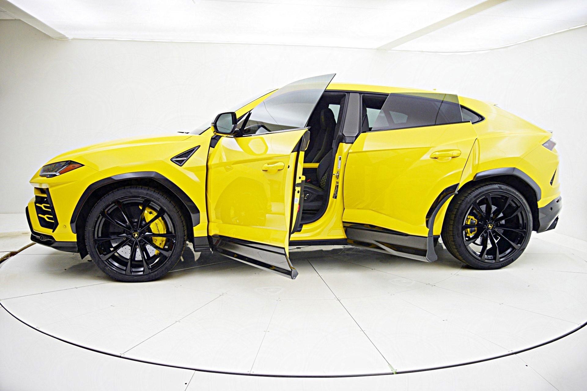 Câu chuyện phía sau thiết kế cửa mở lên trên đặc trưng của Lamborghini Câu chuyện phía sau thiết kế cửa mở lên trên đặc trưng của Lamborghini