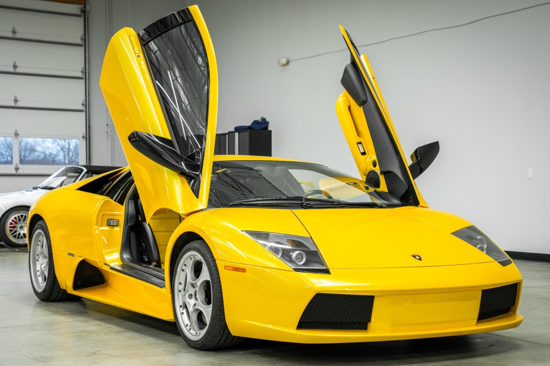 Câu chuyện phía sau thiết kế cửa mở lên trên đặc trưng của Lamborghini Câu chuyện phía sau thiết kế cửa mở lên trên đặc trưng của Lamborghini