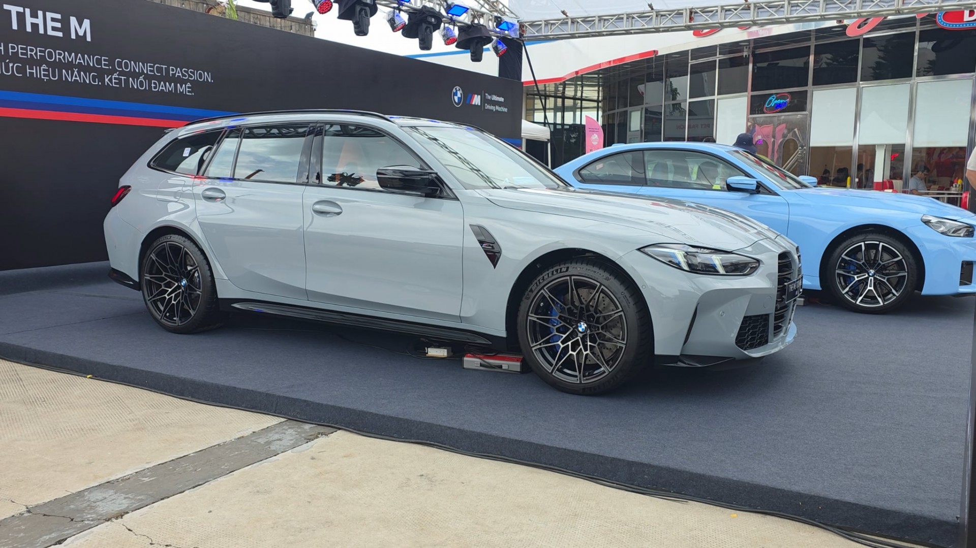 BMW M2, M3, M3 Touring và M4 được giới thiệu tại Việt Nam, giá từ 4,099 tỷ đồng BMW M2, M3, M3 Touring và M4 được giới thiệu tại Việt Nam, giá từ 4,099 tỷ đồng
