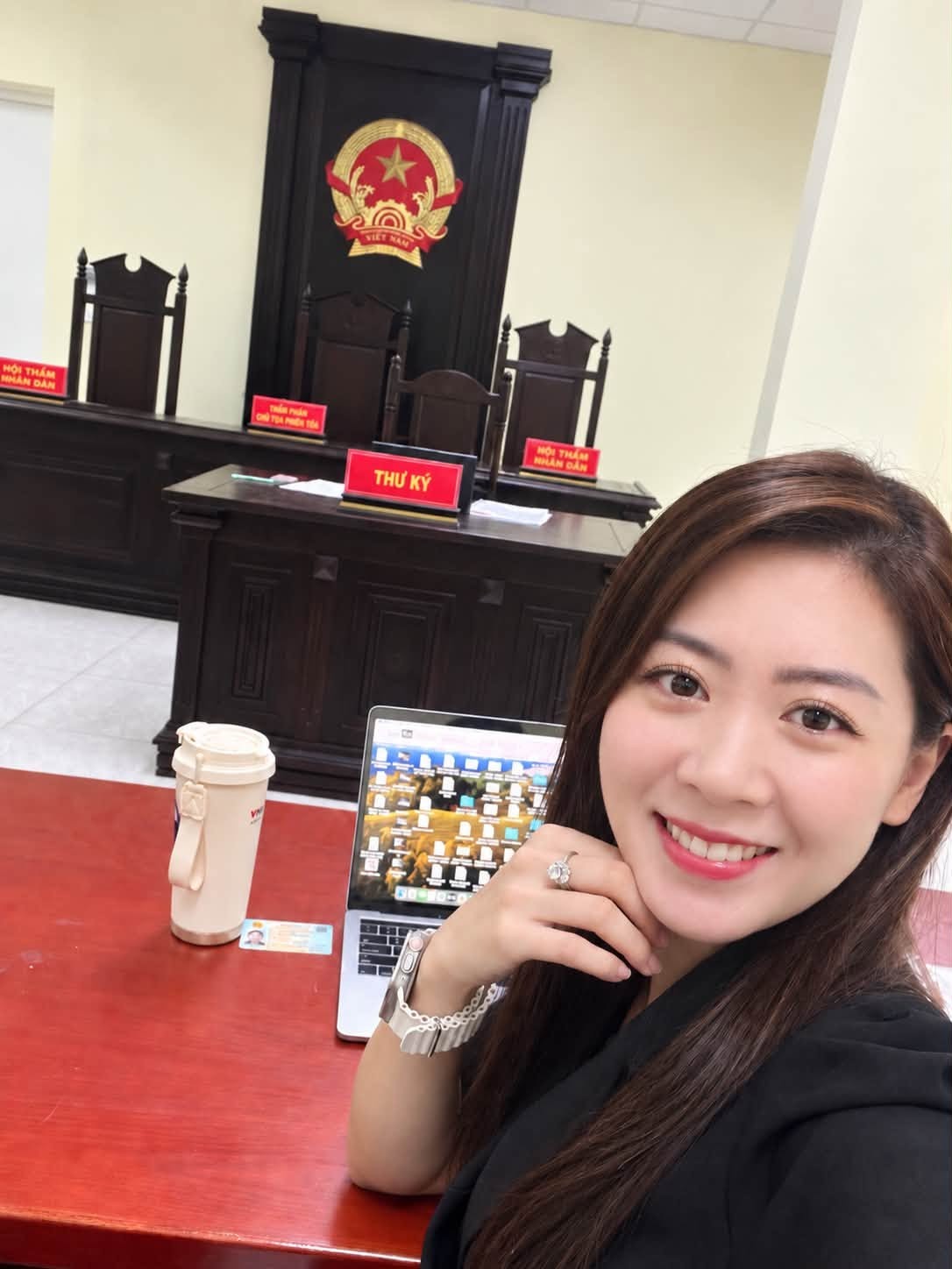 Hồi kết cho vụ việc người phụ nữ cào xước ô tô Mercedes tại Hà Nội Hồi kết cho vụ việc người phụ nữ cào xước ô tô Mercedes tại Hà Nội