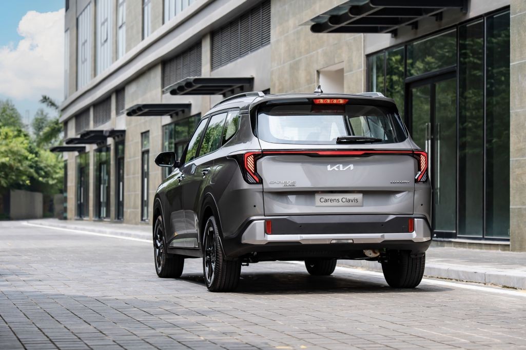 Kia Carens Clavis ra mắt Việt Nam, thêm công nghệ để cạnh tranh ở nhóm xe 7 chỗ