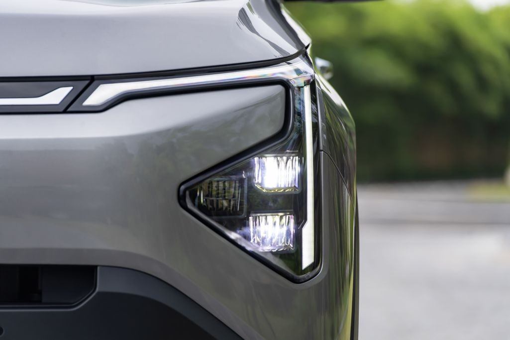 Kia Carens Clavis ra mắt Việt Nam, thêm công nghệ để cạnh tranh ở nhóm xe 7 chỗ