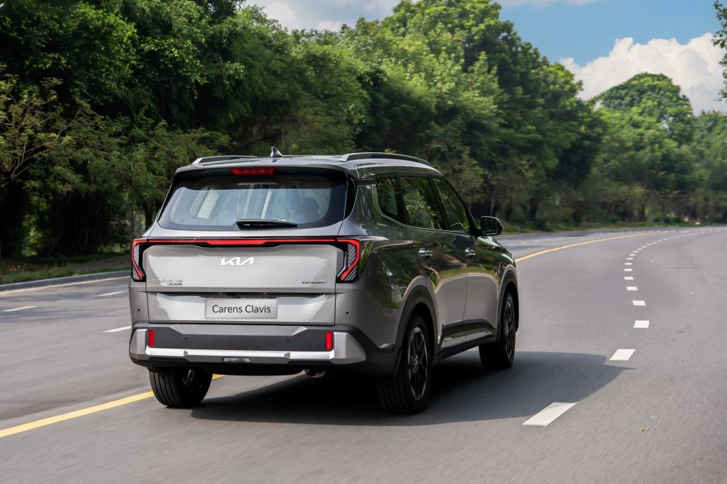 Kia Carens Clavis ra mắt Việt Nam, thêm công nghệ để cạnh tranh ở nhóm xe 7 chỗ