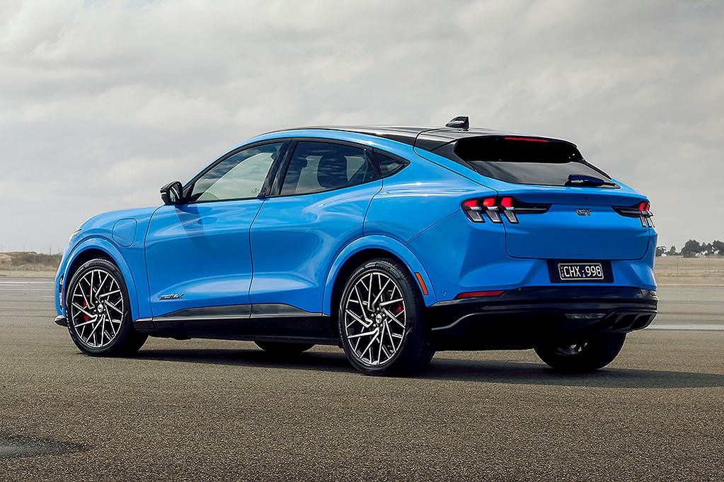 Ford Mustang Mach E bán thua Porsche 911 tại Úc, giá cao trở thành rào cản
