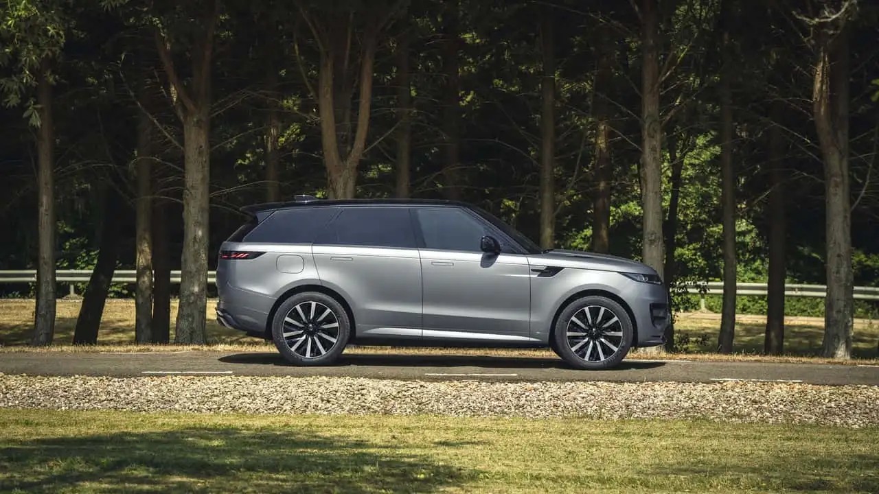 Range Rover Sport Electric hé lộ thông số ấn tượng với tầm hoạt động 609 km