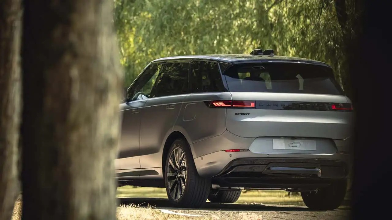 Range Rover Sport Electric hé lộ thông số ấn tượng với tầm hoạt động 609 km