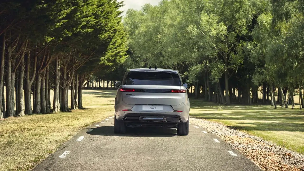 Range Rover Sport Electric hé lộ thông số ấn tượng với tầm hoạt động 609 km
