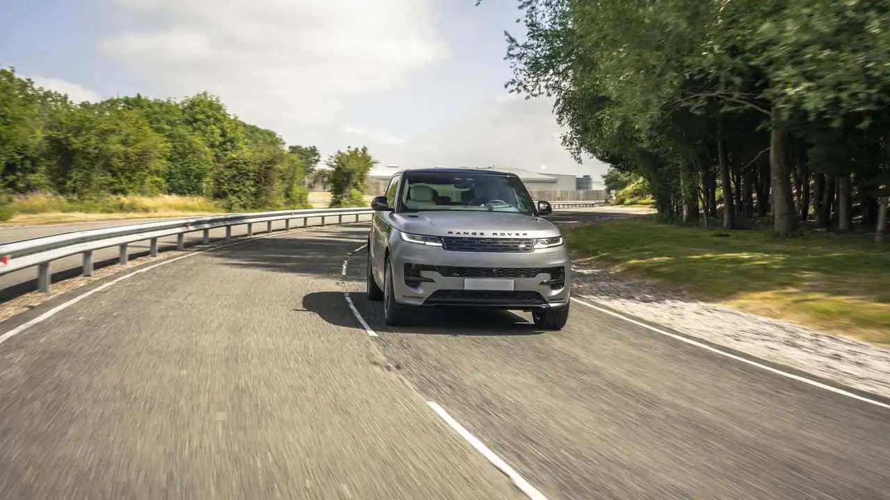 Range Rover Sport Electric hé lộ thông số ấn tượng với tầm hoạt động 609 km