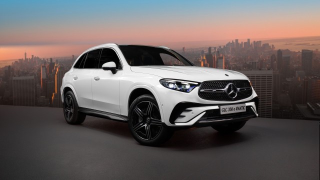 Mercedes-Benz GLC PHEV giá gần 3 tỷ đồng