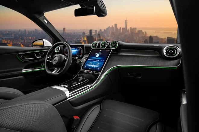 Mercedes-Benz GLC PHEV giá gần 3 tỷ đồng
